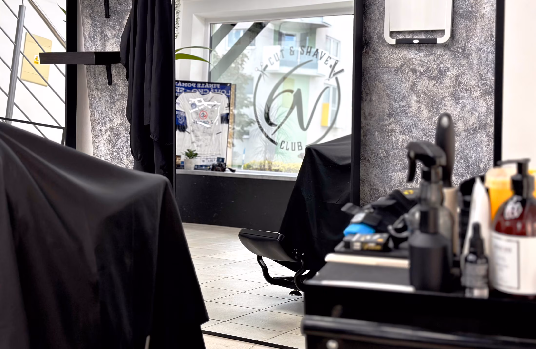 Prostory 6N Cut & Shave Club — foto 3