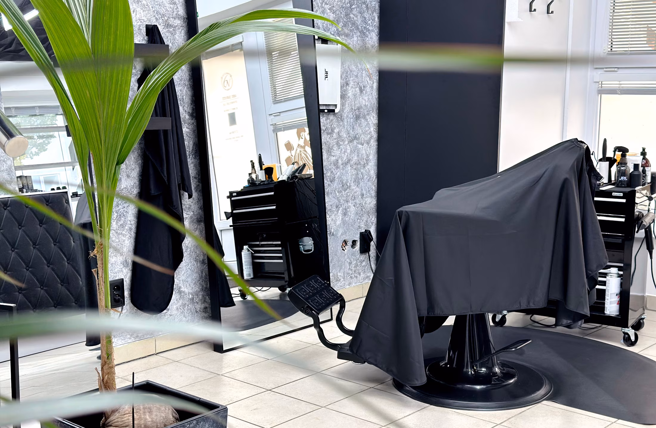 Prostory 6N Cut & Shave Club — foto 2